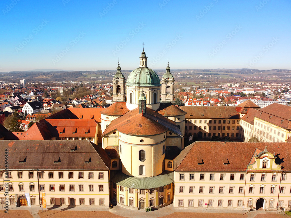 Weingarten, Deutschland: Die Basilika über der Stadt