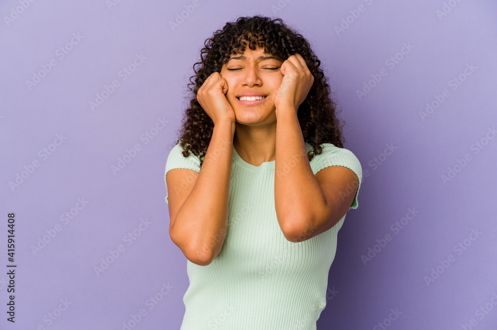 Young african american afro woman isolated crying, unhappy with something, agony and confusion concept.