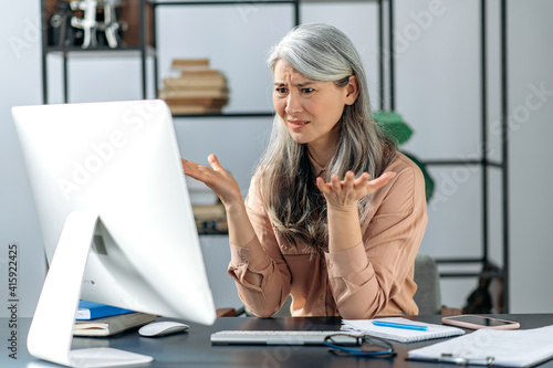 Bild auf Leinwand Confused gray-haired mature lady, business woman manager or consultant, looking