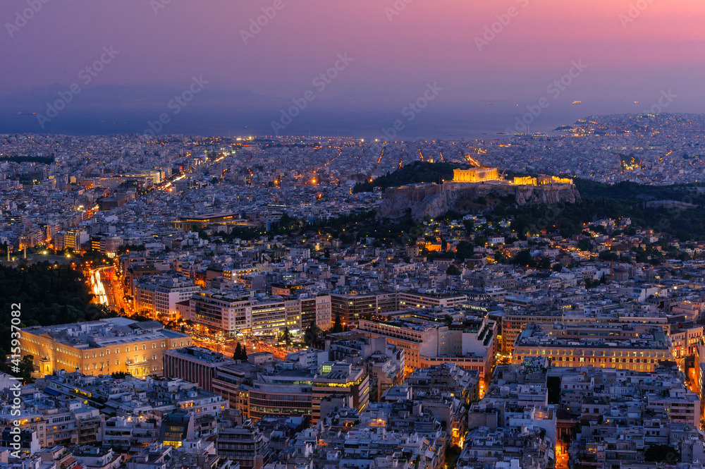 夕暮れのパルテノン神殿とアテネ市街