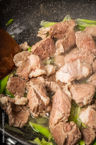 Stir-fried beef and beef tendon