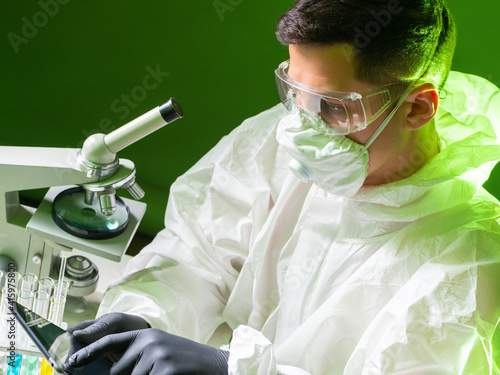 Chemical laboratory employe...