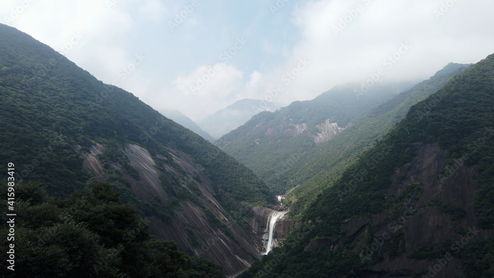Fototapeta premium 屋久島 千尋滝 屋久杉 国立公園 鹿児島