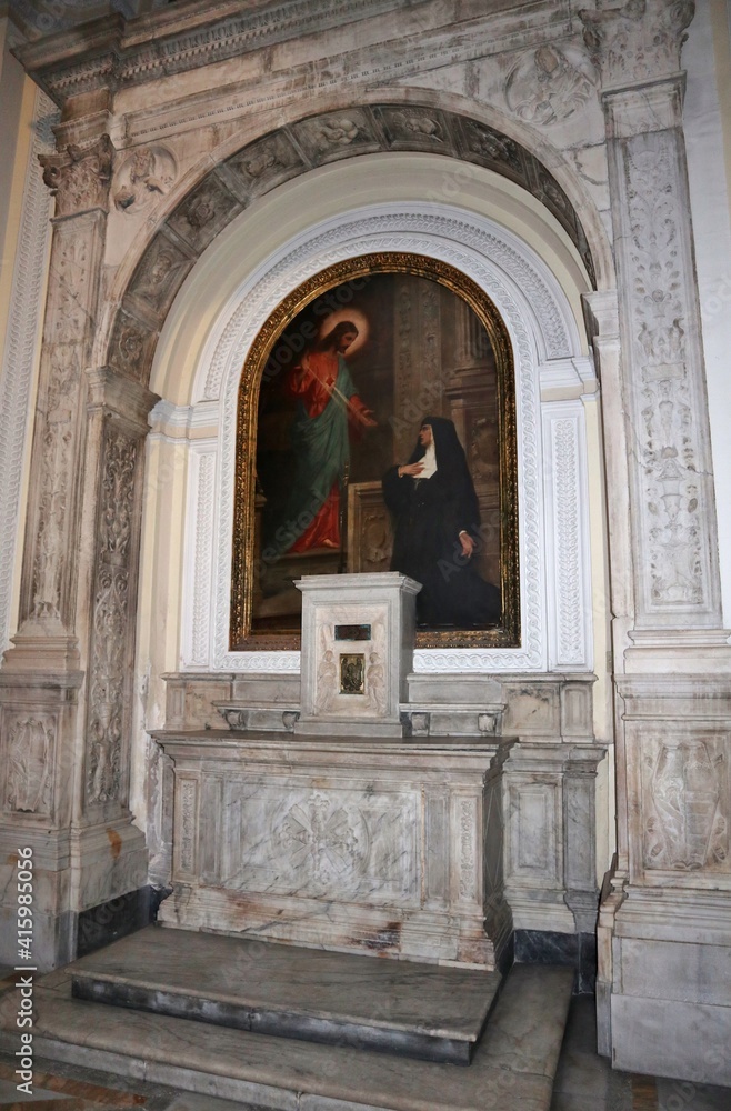 Napoli – Cappella destra nella Basilica di San Pietro ad Aram
