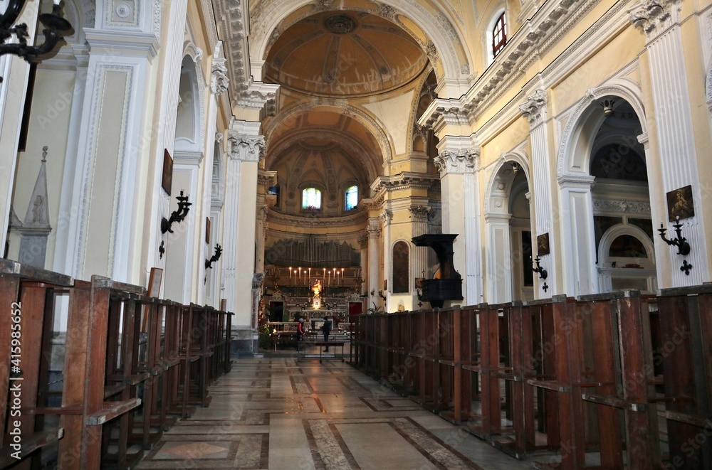 Napoli – Interno della Basilica di San Pietro ad Aram