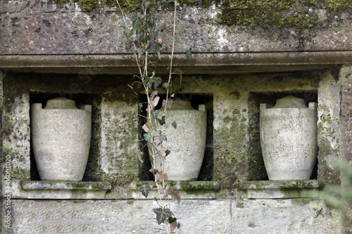 drei urnen einer historischen grabstätte auf einem friedhof photo