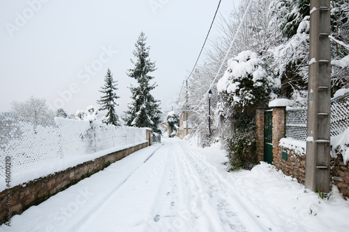 rue haute d' Auvers sur oise en hiver