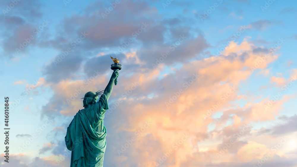 Fototapeta premium The statue of Liberty in Manhattan, New York City