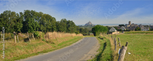 Panoramique le Mont-Saint-Michel (Ardevon 50170 Pontorson) au bout de la route, département de la Manche en région Normandie, France