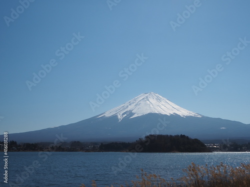 美しい河口湖と富士山