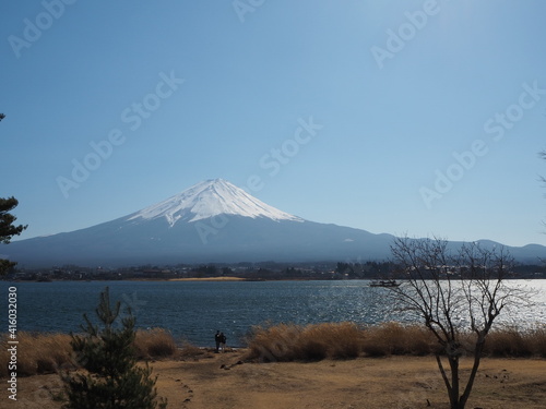 美しい河口湖と富士山