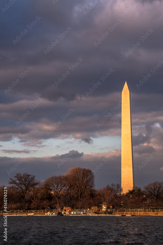 Dramatic photo of the Washington Monument in Washington DC