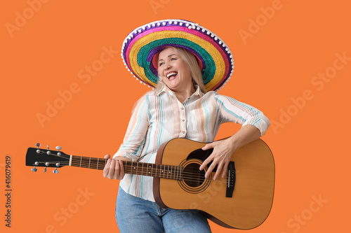 Mature Mexican woman in som...