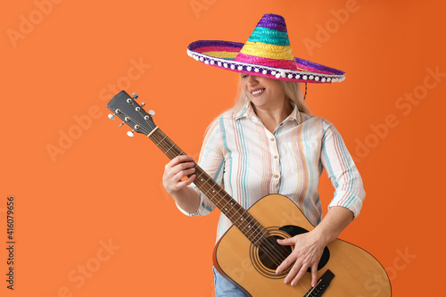 Mature Mexican woman in som...