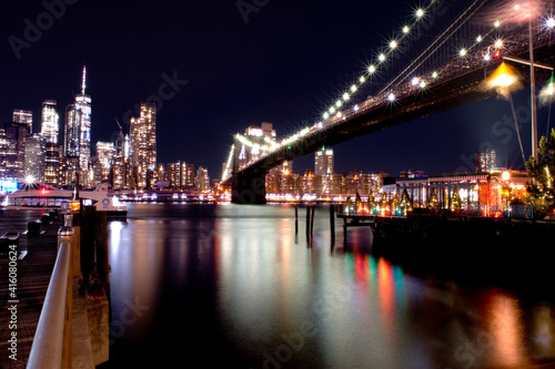 New York East River lights reflection under Manhattan Bridge by night © Joel Graca