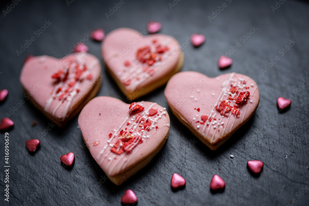Obraz premium pink heart shaped short bread scotch butter cookies bisquits cakes for wedding, valentines, mothers day love dessert with freeye dried strawberries 