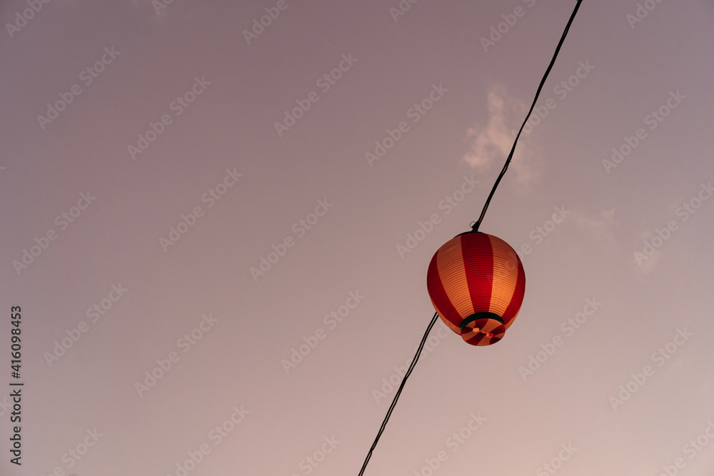 Obraz premium 提灯と夕暮れ