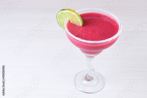 Obraz na płótnie Colorful drinks, Italian sodas with ice, fruit flavors on white wooden background w salonie