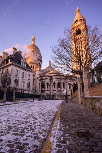 Paris Monument 1060 photo