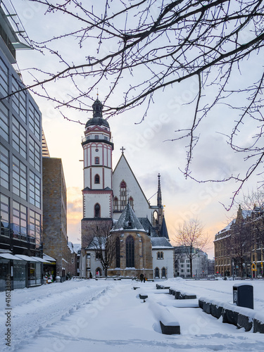 Thomaskirche Leipzig im Winter mit Schnee