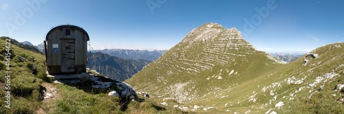 Foto the top of Monte Cimone from the Sandro del Torso bivouac in the Julian Alps in
