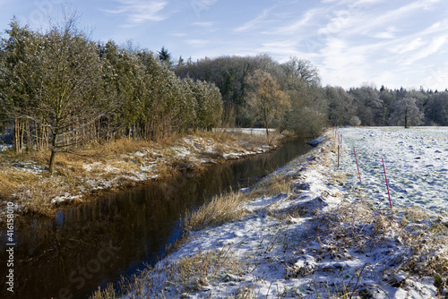 Landschaft mit Bachlauf im Winter in Ocholt