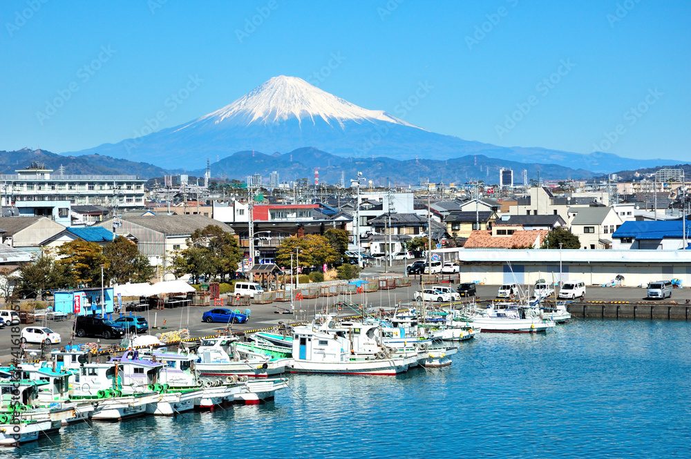 富士山と用宗漁港