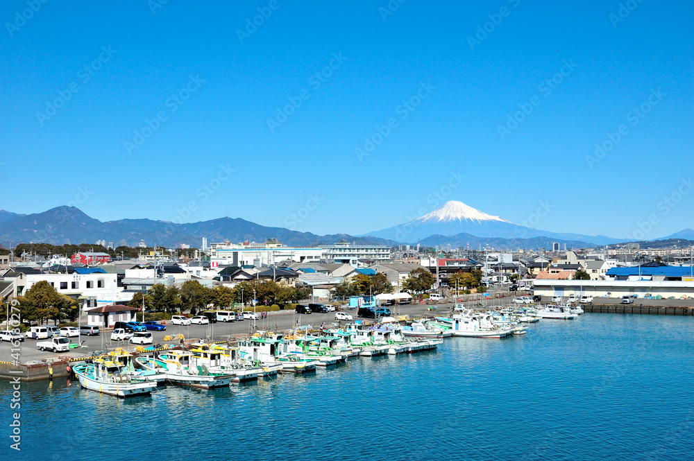 富士山と用宗漁港