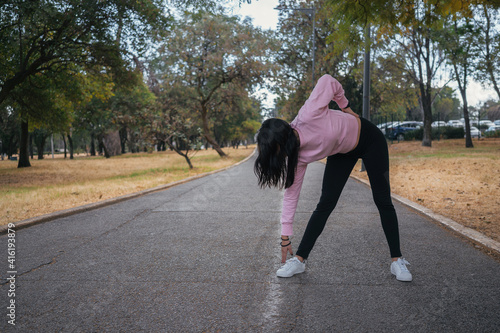 Fotografie woman exercising outdoors