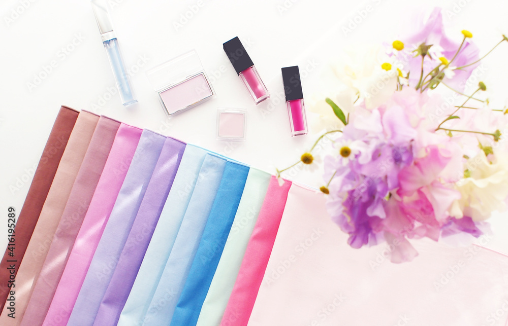 パーソナルカラー診断ドレープとコスメと花 Foto De Stock Adobe Stock
