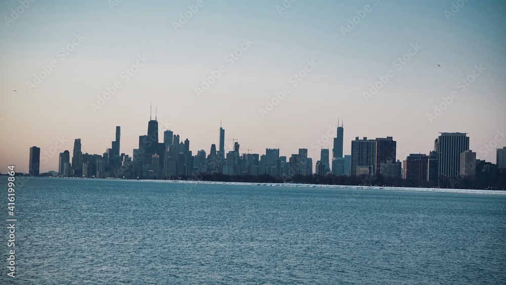 Fototapeta premium Amazing Chicago skyline view from montrose beach in Chicago