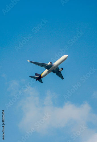 Airplane in the air with blue sky and clouds. Avion en el aire con el cielo azul y nubes.