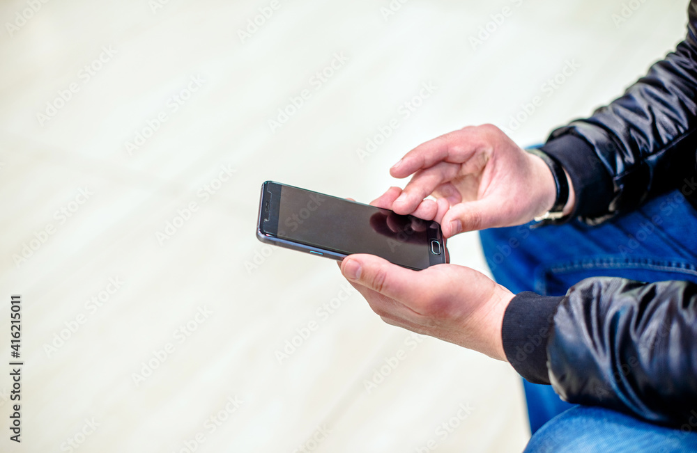 A man writes in her smartphone at the mall
A man writes in her smartphone at the mall