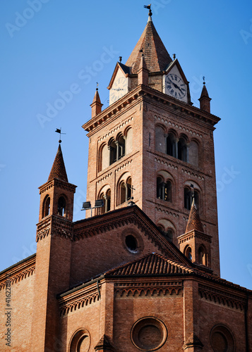 Wallpaper Mural Foto scattata nel centro storico di Alba (CN). Torontodigital.ca