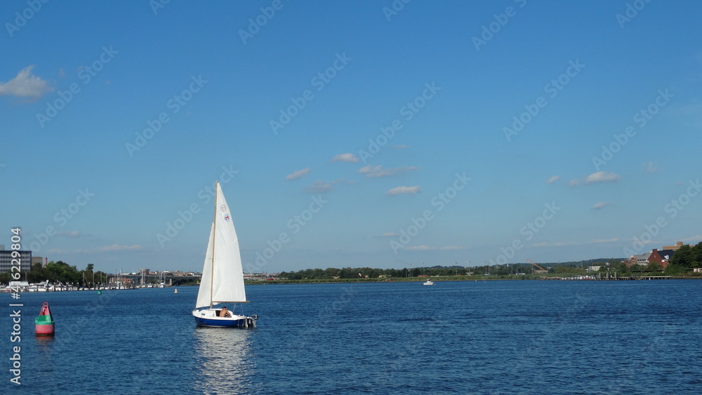 Obraz premium sailing on the lake
