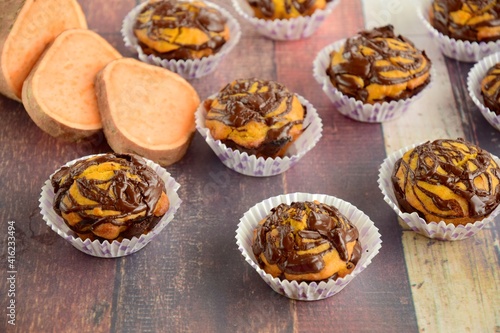 Sweet potato muffins with chocolate sauce topping © AmalliaEka