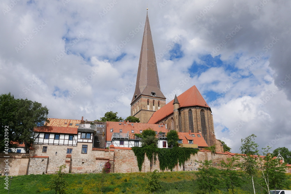 Petrikirche - Kirche auf Berg Stadtmauer Rostock