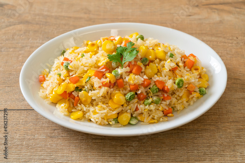 fried rice with mixed vegetable (carrot, green bean peas, corn) and egg