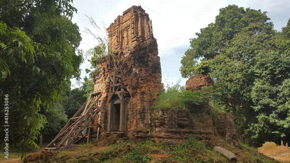 Cambodia. Ta Nei temple. The Hindu temple was built at the beginning of the 9th century, located in a nature reserve on Mount Kulen. Siem Reap province.  Siem Reap city.