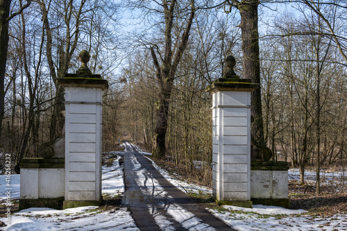 Entlang des Elberadeweges - das Dessauer Tor - Eingang zum Sieglitzer Park photo