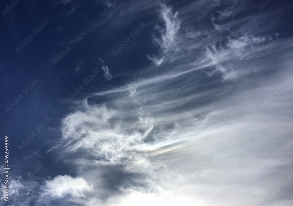 Obraz premium Blue sky with unusual clouds 