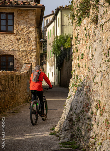 Monteggiori è un borgo medievale arroccato sulle colline nel comune di Camaiore in Toscana, è meta di molti turisti e bikers.