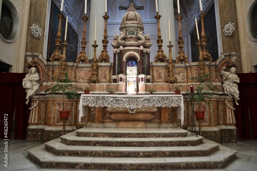 Napoli - Altare della Chiesa di San Giorgio Maggiore photo