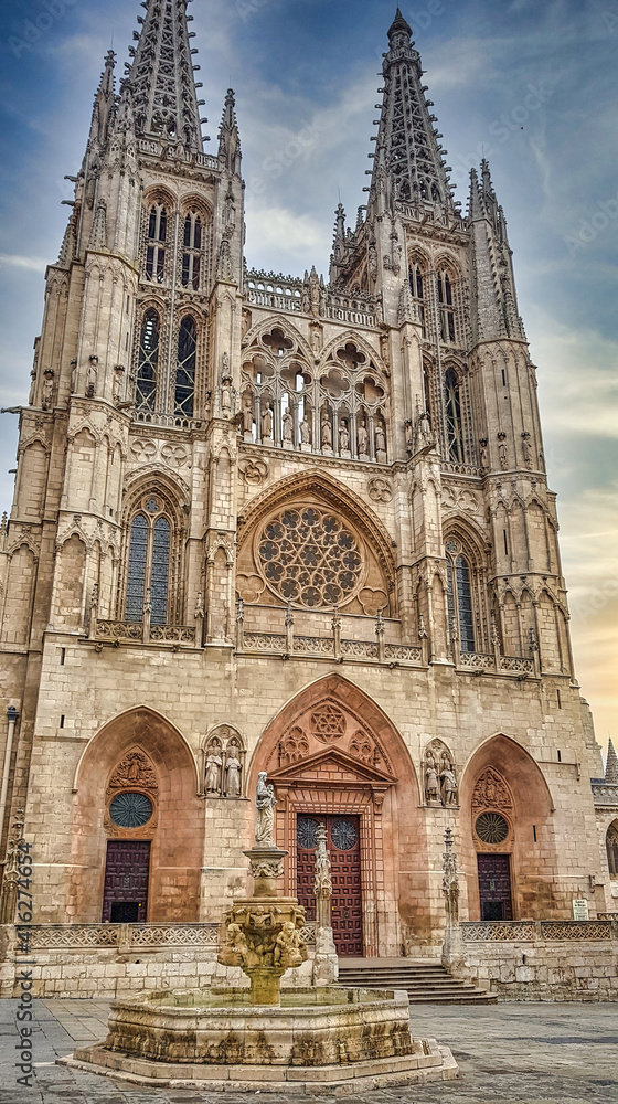 Fachada de arquitectura gótica catedral de Burgos, Castilla y León