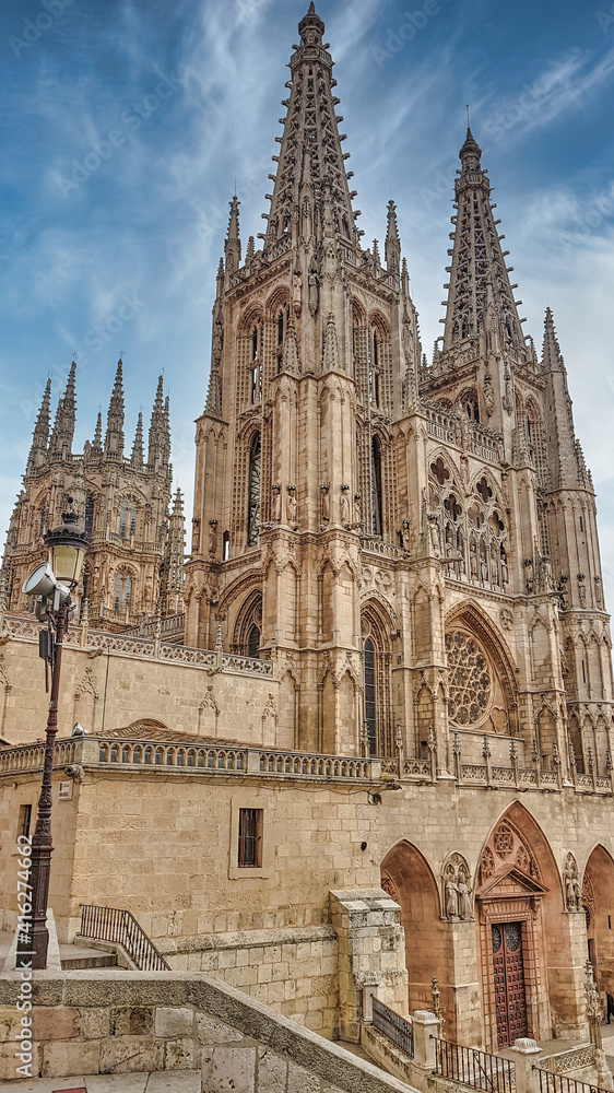 Majestuosa catedral de Burgos de estilo gótico del siglo XIII