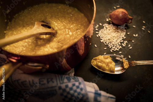 Risotto im Kupfertopf photo