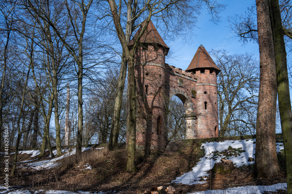 Fototapeta premium Entlang dem Elberadweg zum Sieglitzer Tor 