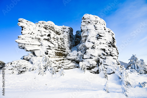 Wallpaper Mural the rock is covered with snow in winter Torontodigital.ca