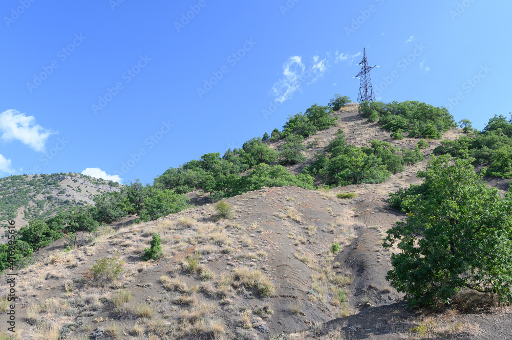 view of the mountain view of the mountain