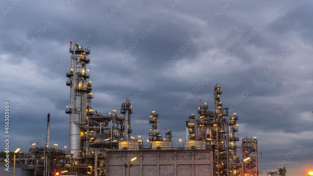 Time Lapse Day to night at refineries and oil tanks, business and petrochemical plants, oil storage tanks and for power and steel pipes at sunrise. Time Lapse Day to night at refineries and oil tanks, business and petrochemical plants, oil storage tanks and for power and steel pipes at sunrise.